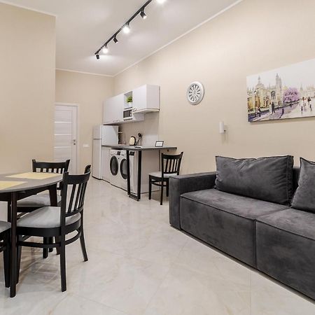 Luxury Flat In Downtown 2 Appartement Lviv Buitenkant foto