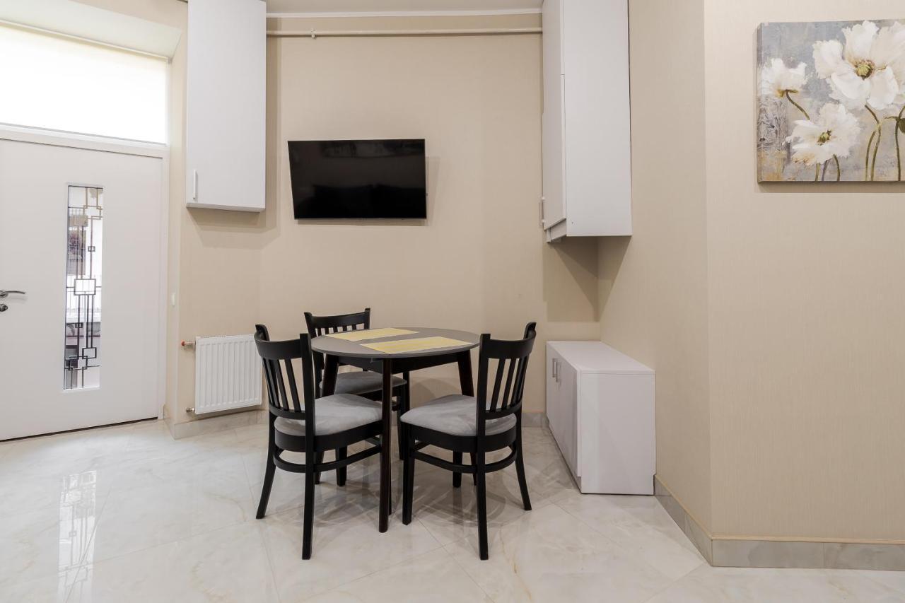 Luxury Flat In Downtown 2 Appartement Lviv Buitenkant foto