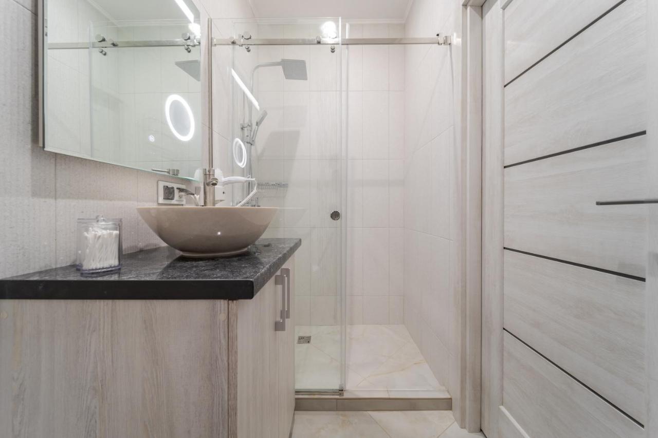 Luxury Flat In Downtown 2 Appartement Lviv Buitenkant foto